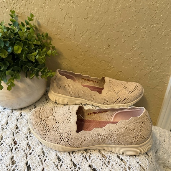 Skechers  Skech Knit Classic Fit Memory Foam Slip On Loafer - Picture 7 of 9